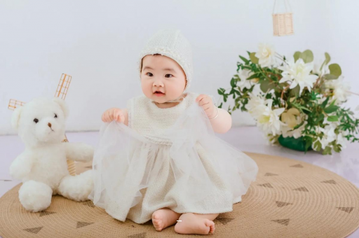 桂林宝宝几个月抬头